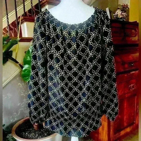 Michael Kors ladies blouse Large black w gold chain print long sleeve Exc Cond - Picture 2 of 8